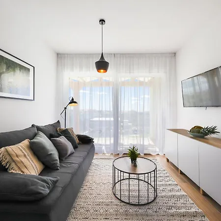Stunning In With Kitchen Holiday home *