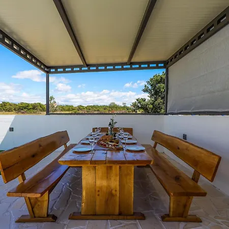 Holiday home Stunning In With Kitchen