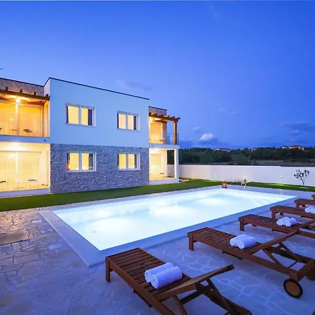 Pet Friendly Home In Vrsi