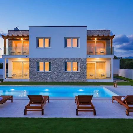 Stunning In With Kitchen Vikendica