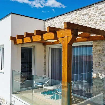 度假居 Pet Friendly Home In Vrsi *