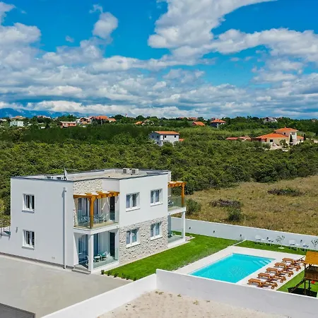 Stunning In With Kitchen Vikendica *